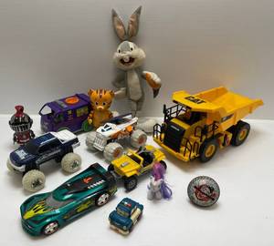 lot 22 image: Group Of Misc. Vintage Toys Including Looney Tunes Bugs Bunny And More