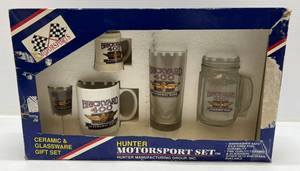 lot 85 image: Hunter Manufacturing Group Ceramic And Glassware Brickyard 400 Gift Set