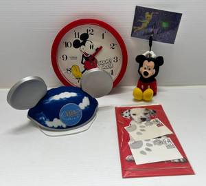 lot 184 image: Group Of Misc. Vintage Disney Items