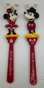 lot 186 image: Vintage Walt Disney World Mickey & Minnie Mouse Back Scratchers