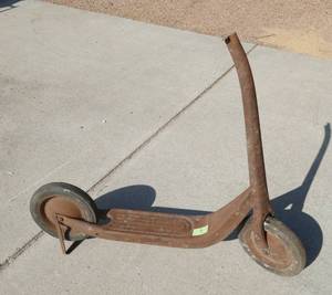 lot 5 image: Old Radio Line scooter 1930s good shape other than missing the top handle