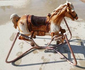lot 6 image: vintage Wonder Horse kids jumpy horse