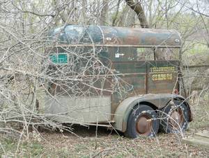lot 9 image: Yellowstone horse trailer - not useable