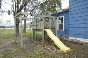 lot 18 image: Kids play gym