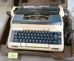lot 32 image: Smith Corona Executive Correct electric typewriter in very nice condition