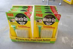 lot 42 image: 12 packages of Miracle Gro plant food spikes