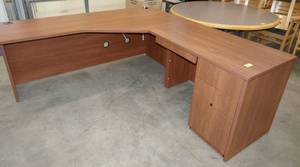 lot 60 image: Large 3 piece desk - very nice condition - see last photo for dimensions