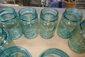 lot 75 image: 12 Nice Pint size blue Ball mason jars