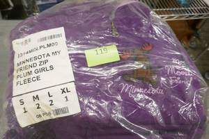 lot 119 image: 6 New Kids zip up sweatshirts