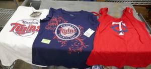 lot 120 image: 3 New Womens Twins tshirts - all have different sizes but measure basically the same from 17-18 inches across