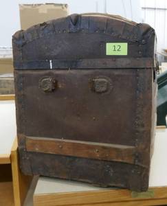 lot 132 image: Antique trunk