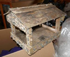 lot 146 image: Bird feeder