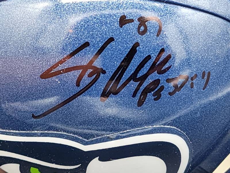 Seattle Seahawks RB Great Shaun Alexander Autographed Riddell