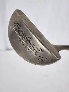 lot 66 image: Cleveland Golf Classics III Putter