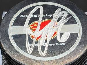 lot 174 image: NHL Calgary Flames HOFer Great Jordan Leopold Autographed Hockey Puck No COA