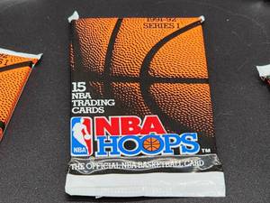 lot 81 image: (6) Pks Un-Opened Old New Stock 1991-92 NBA Hoops Basketball Cards