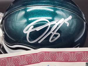 lot 79 image: Philadelphia Eagles Great QB Donavan McNabb Autographed Mini Helmet with COA