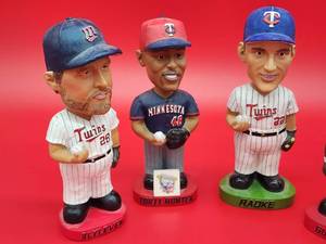 lot 35 image: (4) Minnesota Twins Bobble Heads