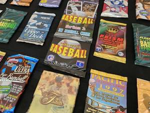 lot 29 image: (21) Assorted Years  Brands New Old Stock Un-Opened Packs of Baseball Cards