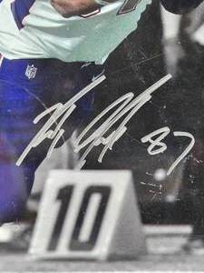 lot 43 image: WW New England TE Future HOFer Rob Gronkowski Autographed Picture with COA LK