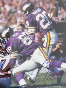 lot 162 image: Former Minnesota Vikings Great (1967-80) Bobby Bryant Autographed Photo No COA