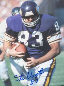 lot 158 image: Former Minnesota Vikings Great (1970-80) Stu Voigt  Autographed Photo No COA
