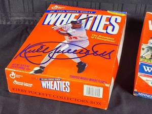 lot 166 image: (2) Minnesota Twins Wheaties Collector Boxes