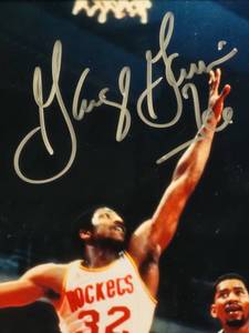 lot 202 image: NBA San Antonio Spurs HOFer Great the Iceman Geoge Gervin No COA