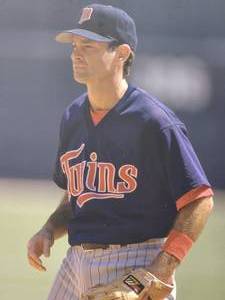 lot 245 image: Minnesota Twins HOFer Great Paul Molitor Blown Up Photo