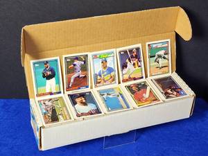 lot 238 image: Complete Opened 1992 Topps Baseball Card Set 1 - 792