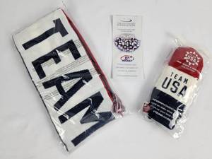 lot 283 image: 2002 Winter Olympic Scarf and Glove Set