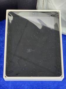 lot 317 image: Apple Certified Refurbished 16GB IPOD New in Box