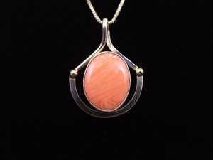 lot 18 image: .925 Sterling Silver Rose Quartz Cabochon Pendant Necklace