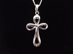 lot 21 image: .925 Sterling Silver Onyx Goth Cross Pendant Necklace