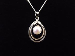lot 22 image: .925 Sterling Silver Genuine Pearl Pendant Necklace