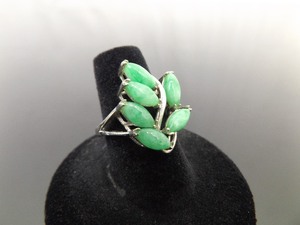 lot 43 image: .925 Sterling Silver Jade Pedal Ring Size 7