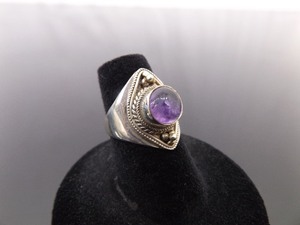 lot 52 image: .925 Sterling Amethyst Cabochon Ring Size 5.75