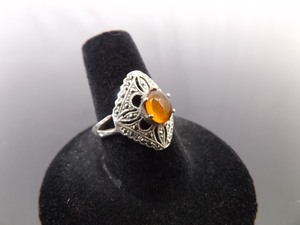 lot 59 image: .925 Sterling Silver Art Nouveau Amber Cabochon Ring Size 8.25