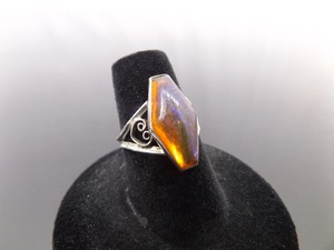 lot 60 image: .925 Sterling Silver Dominican Amber Cabochon Ring Size 6