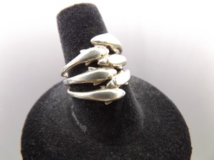 lot 75 image: .925 Sterling Silver Dolphin Ring Size 8