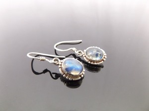 lot 76 image: .925 Sterling Silver Labradorite Cabochon Dangle Hook Earrings