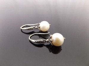 lot 94 image: .925 Sterling Silver Genuine Pearl Dangle Hook Earrings