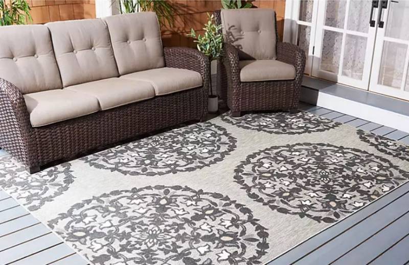 lot 61 image: NEW Safavieh Bahama 8 x 10 Outdoor Rug Collection - Compass