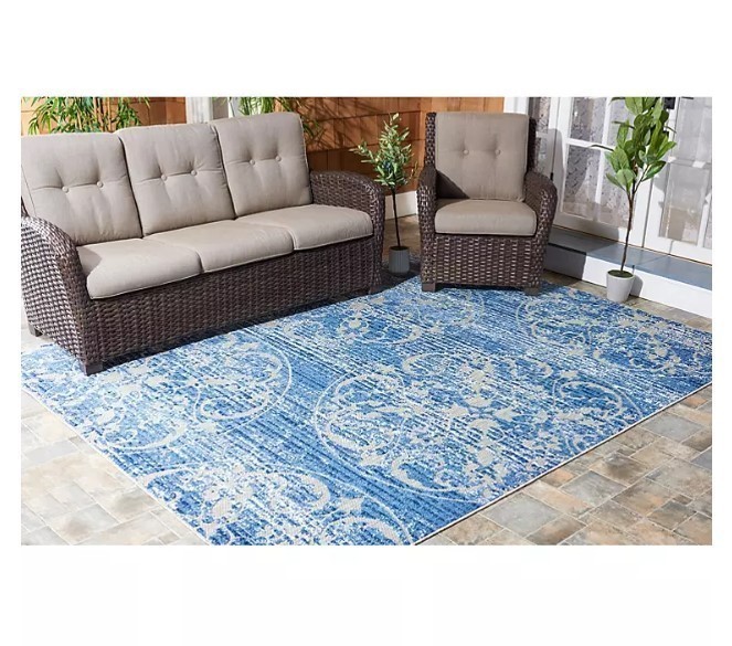 lot 68 image: NEW Safavieh Bahama 8 x 10 Outdoor Rug Collection - Victoria