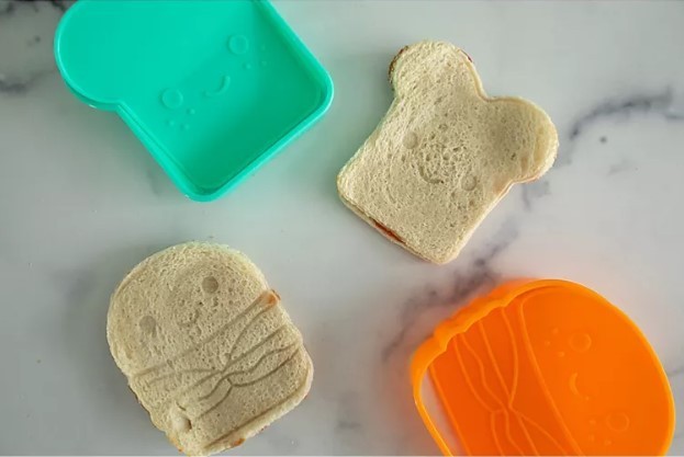 lot 572 image: NEW Snack Attack Kids Food Prep Set - Foodie Friends