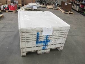 lot 412 image: USED Heavy Duty Plastic Storage Pallet with Lids - Damaged