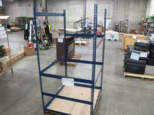 lot 417 image: Adjustable Metal Frame Built Fit Onto Pallets - Perfect for Projects
