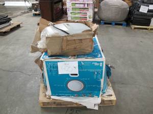 lot 425 image: Pallet of Bad Saluspa Laguna Inflatable Hot Tub