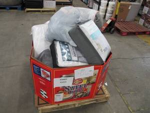 lot 426 image: Pallet of Store Overstock Store and Ecommerce Product and Returns - Home and Bedding