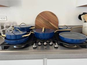 lot 600 image: Members Mark 11 pc Ceramic Cookware Set (Blue & Gold)